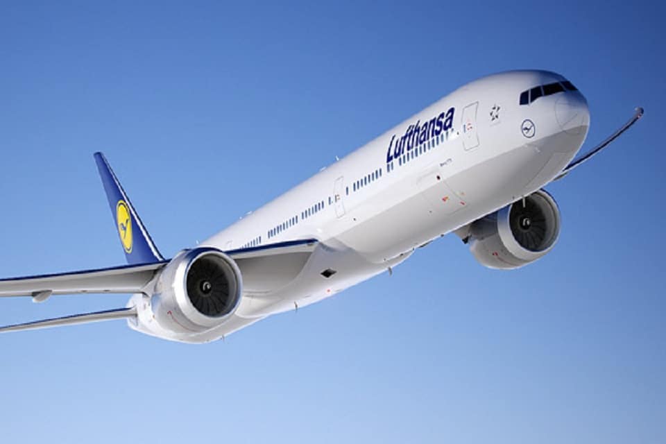 Lufthansa to buy 10 new long-haul aircraft and drops 4 engine aircraft.