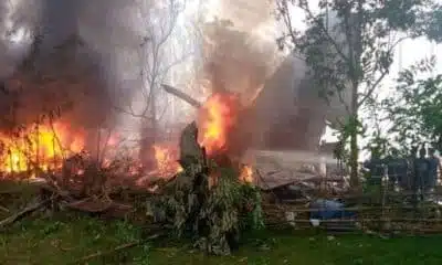 Philippine military plane crashes, 17 dead, 40 rescued