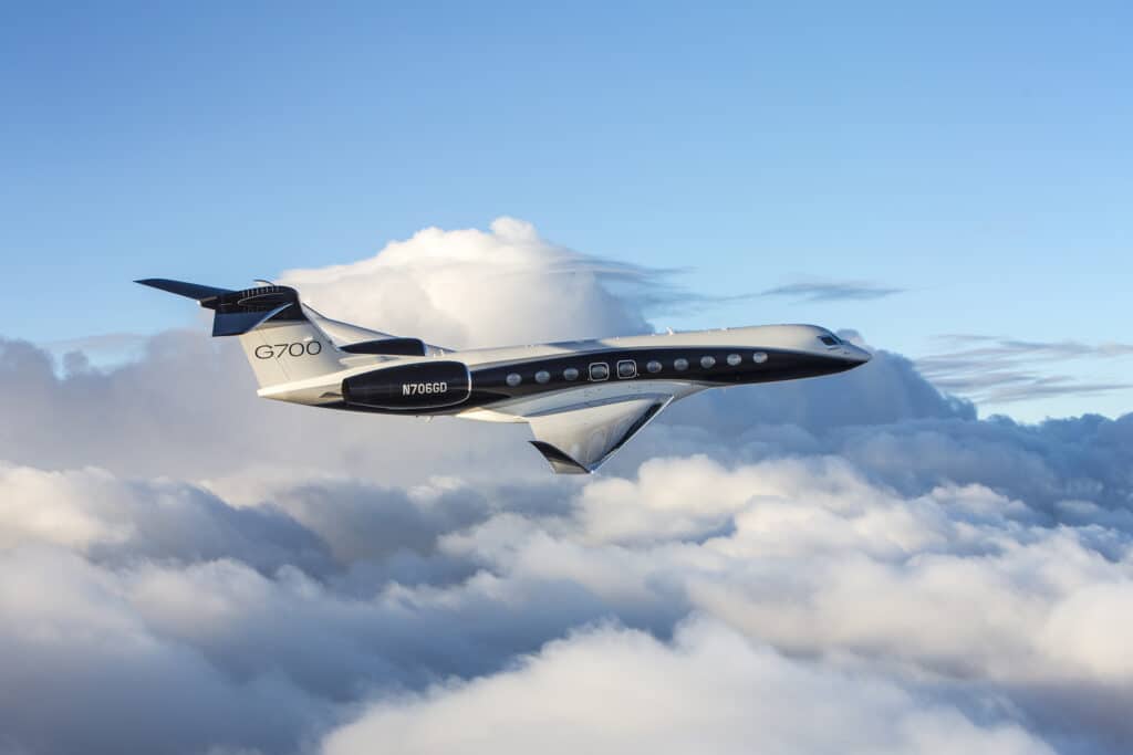 THE GULFSTREAM G700 SETS INTERNATIONAL CITY-PAIR SPEED RECORDS FOR THE FIRST TIME.