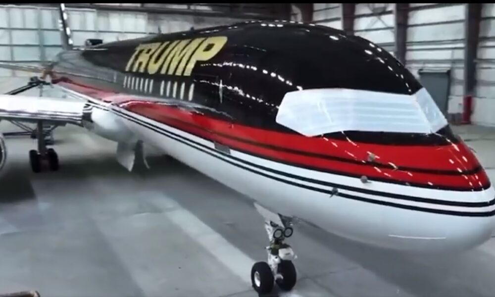 Watch the video to see how Donald Trump's B757 is being repainted.