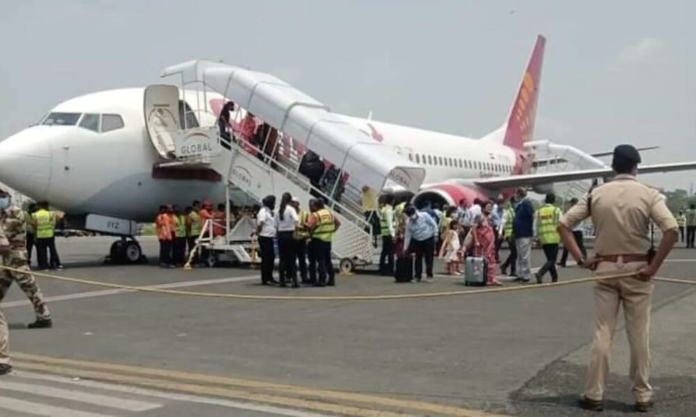 A Spice Jet B737 Max made an emergency landing in Karachi, Pakistan.