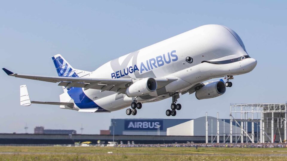 Airbus Beluga XL at Albert Picardie Airport became stuck during taxing.