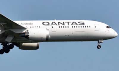 Qantas Groups pilots 'fly-pink' for breast Cancer Research.