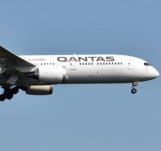 Qantas Groups pilots 'fly-pink' for breast Cancer Research.