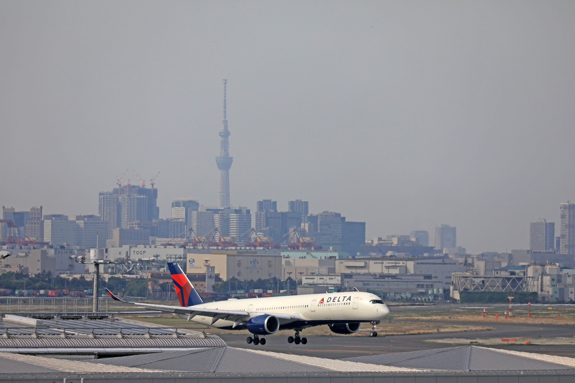 Delta resumes nonstop service from LAX to Haneda; launches new service from Honolulu
