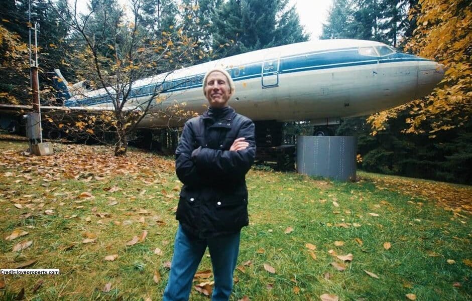 This Man Turned an Airplane Into His Home And The Interior Looks Pretty Special