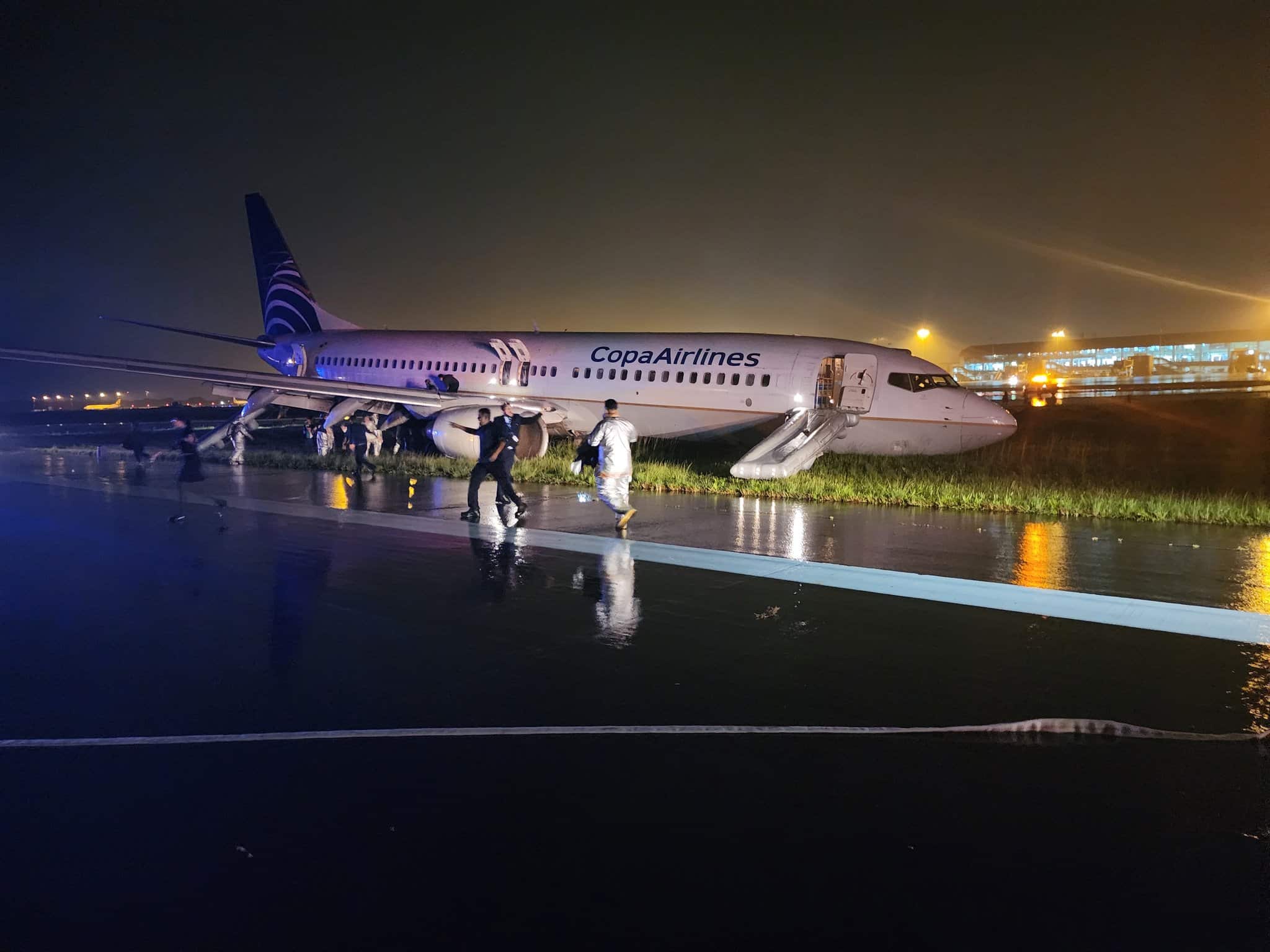 BREAKING : Copa Airlines Boeing 737-800 runway excursion in Panama