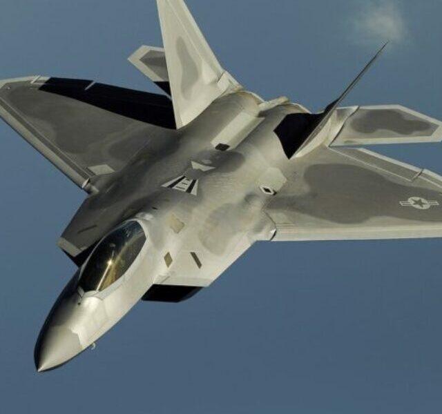 F-22 Raptor jet sets new record, 28 air-to-air missiles loaded & fired 28 air-to-air missiles