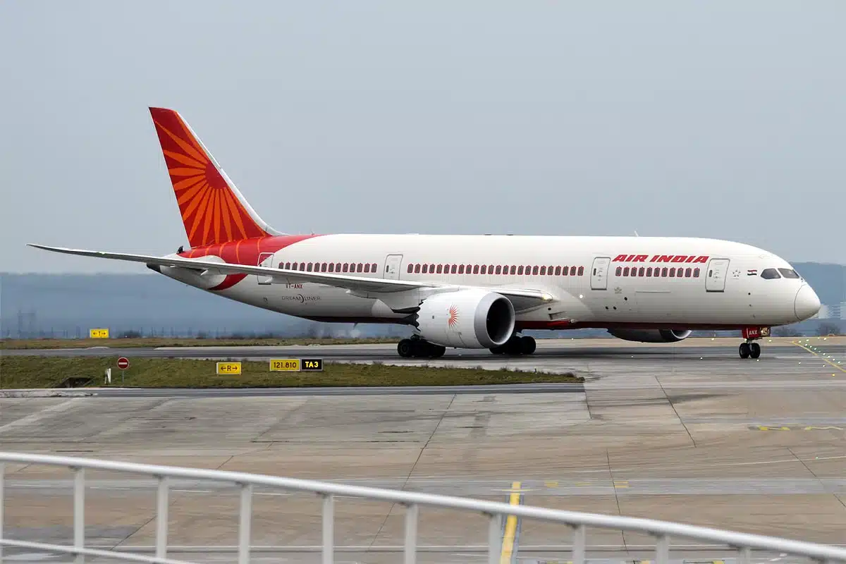 Air India Boeing 787 returns to Delhi after tyre burst