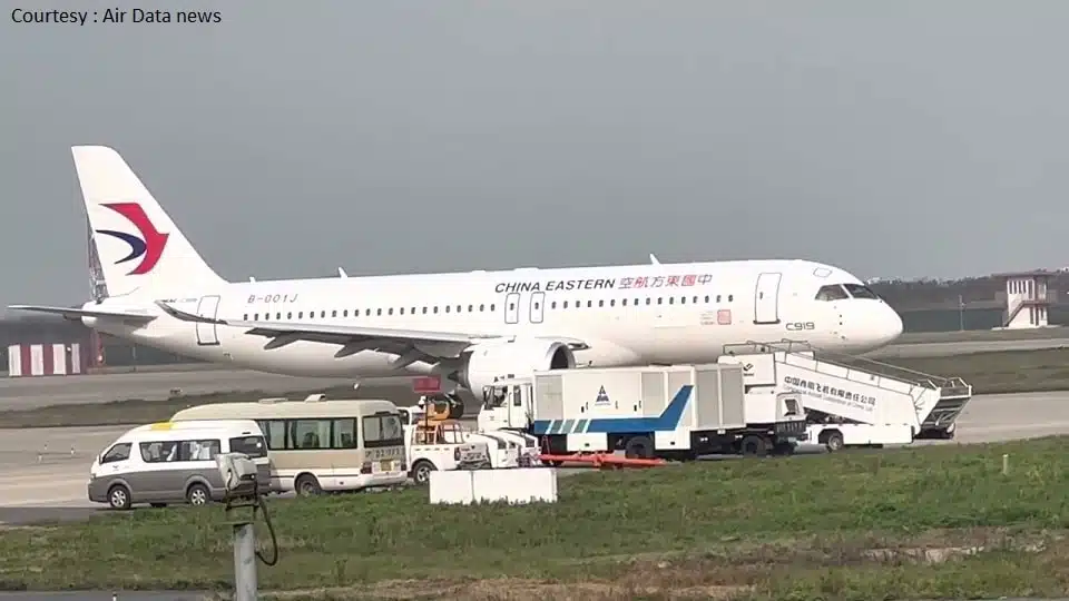 World's First C919 Aircraft Delivered to China Eastern Airlines