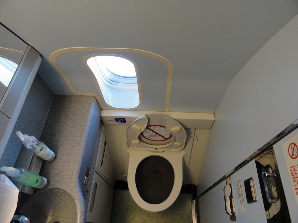 New Study Reveals Most Bathroom Friendly Airlines in the US