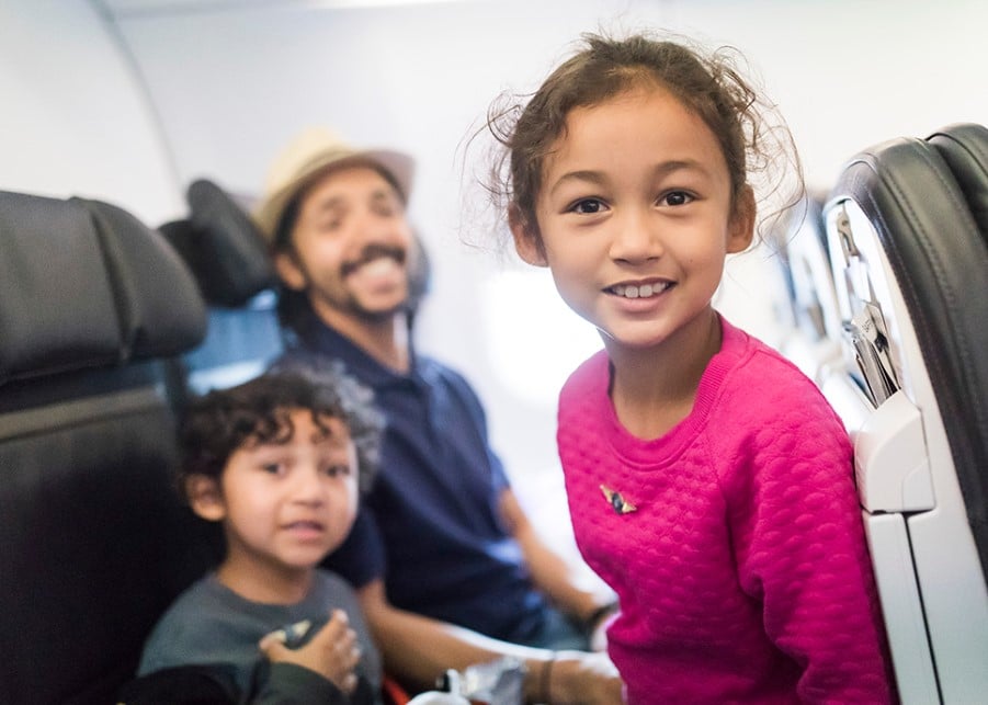  Alaska Airlines Makes Easier for Families to Sit Together