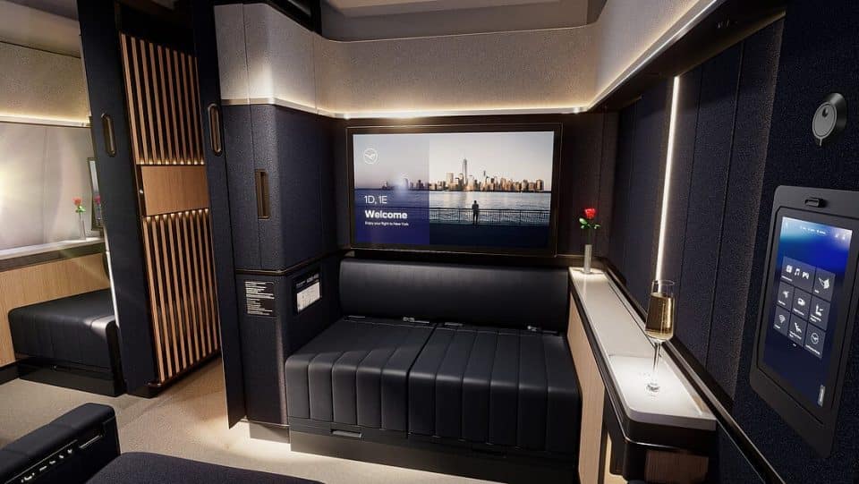 Lufthansa presents new "First Class Suite Plus" – private room above the clouds