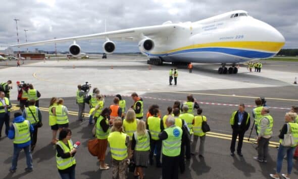 Ukraine Reaffirms Plans to Rebuild World's Largest Cargo Aircraft, An-225 Mriya