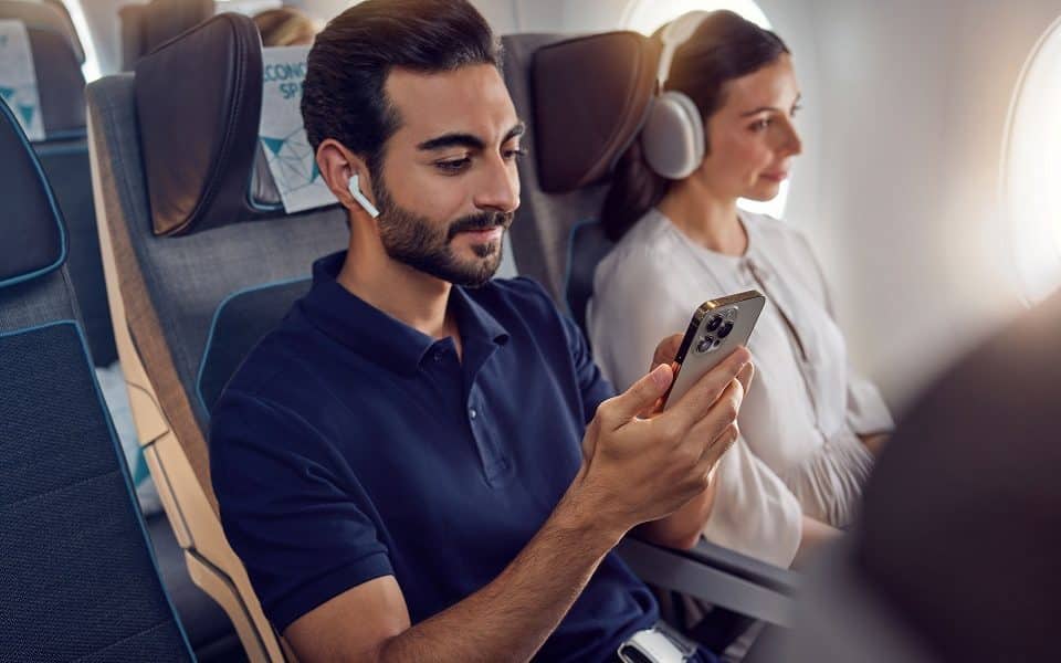 Etihad launches new Wi-Fly with free chat packages