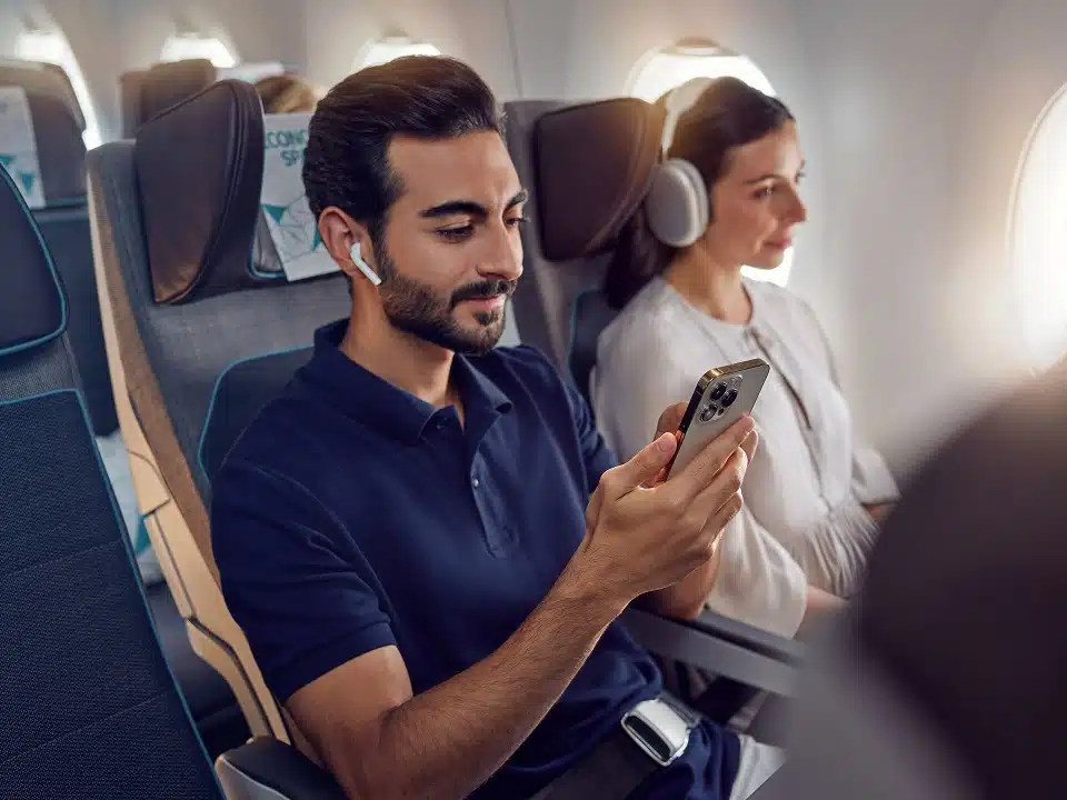 Etihad launches new Wi-Fly with free chat packages