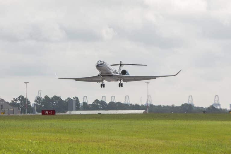 Second Gulfstream G800 Test Aircraft Completes First Flight - Jetline ...