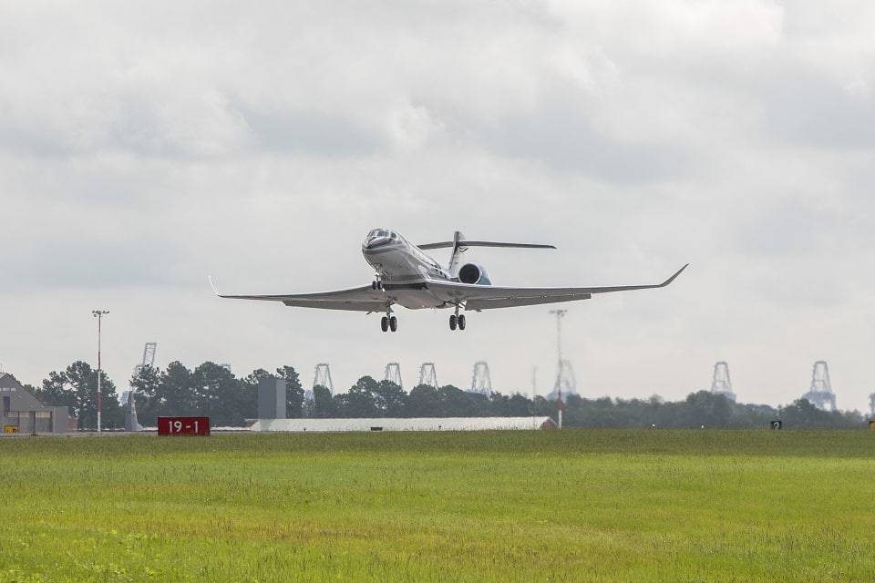 Second Gulfstream G800 test aircraft completes first flight