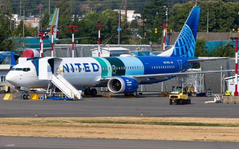 United Airlines B737 MAX Rolls Out from paint shop with Special Livery