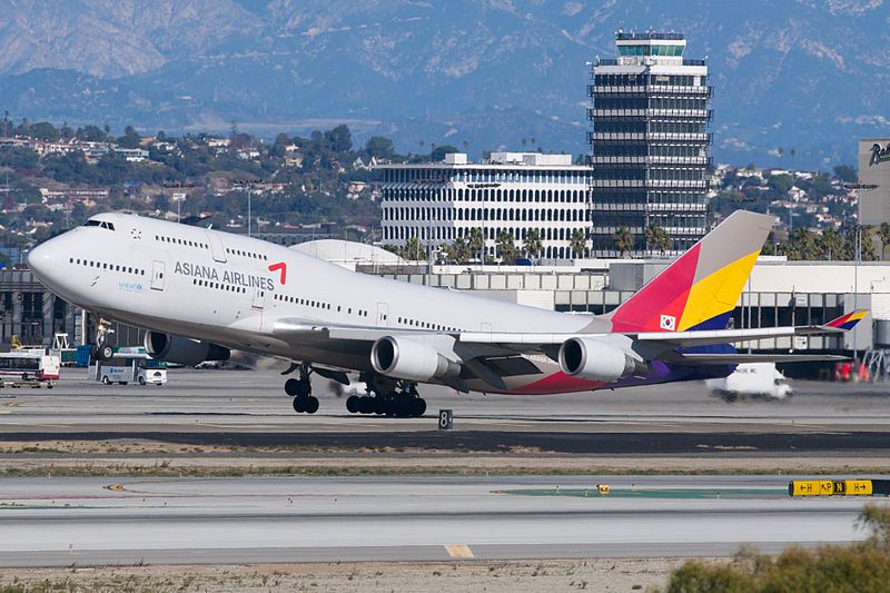 End of an Era: Asiana Airlines' Last Boeing 747 Takes Its Farewell Flight"