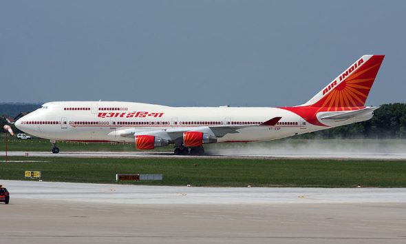 Air India's B747 Makes Its Final Journey, Waving Farewell to Fans