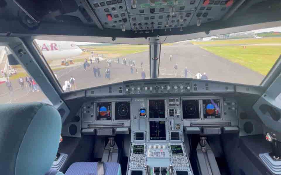 Airbus vs Boeing Cockpit Functions Comparisons