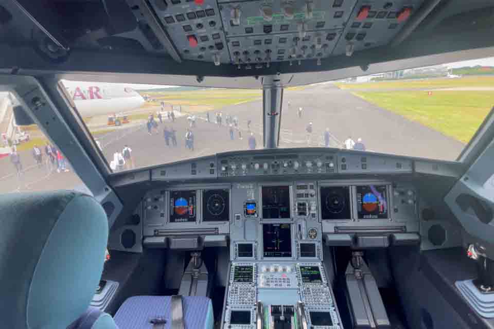 Airbus vs Boeing Cockpit Functions Comparisons