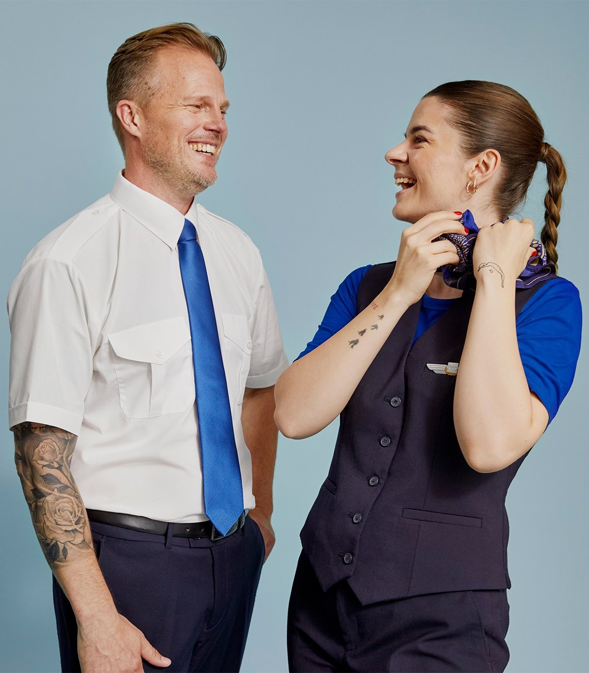 SAS Relaxes Dress Code: Flight Crew Can Wear Sneakers and Show Tattoos